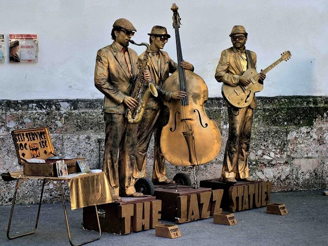 The jazz statues