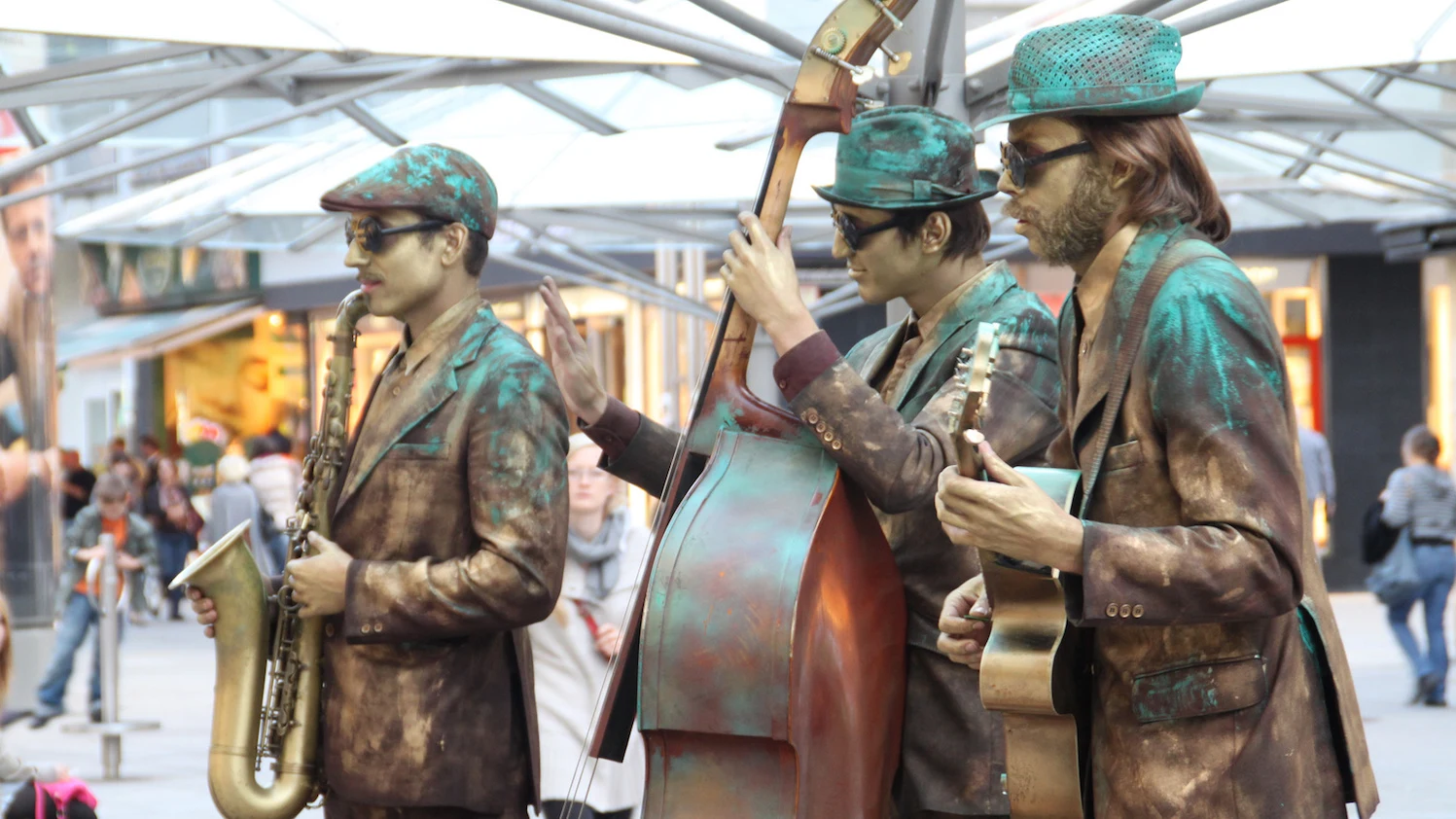 The jazz statues