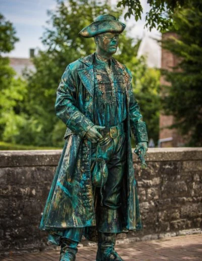 84-statues-en-marche-presse