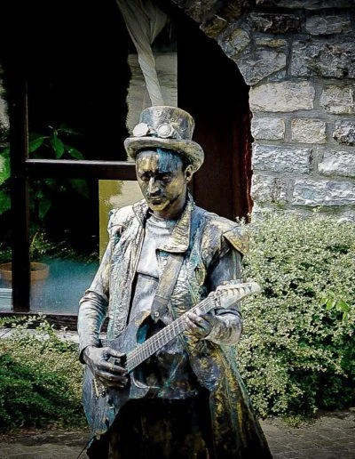 88-statues-en-marche-presse