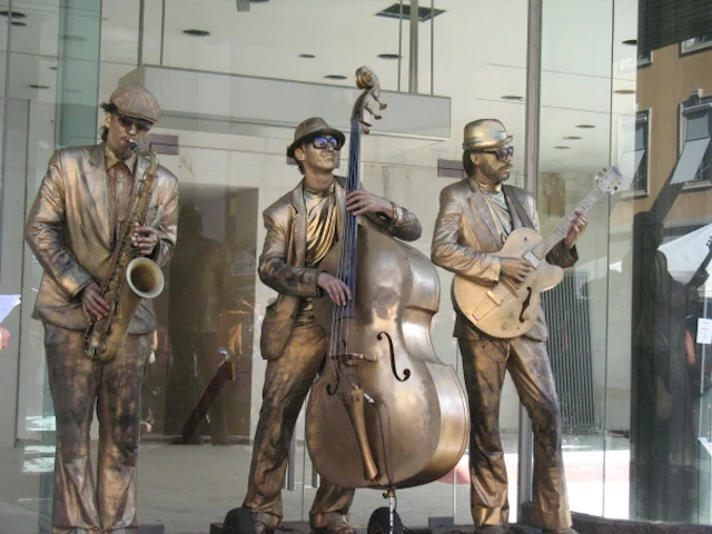 The jazz statues