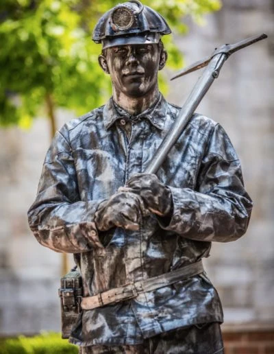 54-statues-en-marche-presse