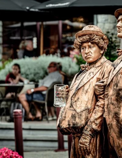 51-statues-en-marche-presse
