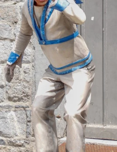 38-statues-en-marche-presse
