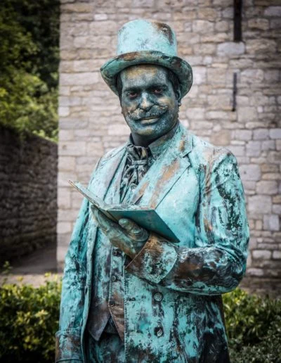 105-statues-en-marche-presse