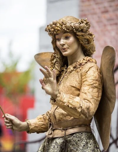 16-statues-en-marche-presse