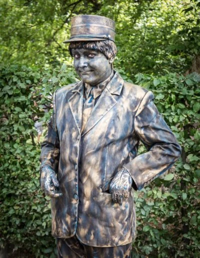 42-statues-en-marche-presse