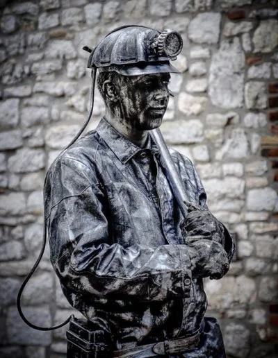 45-statues-en-marche-presse