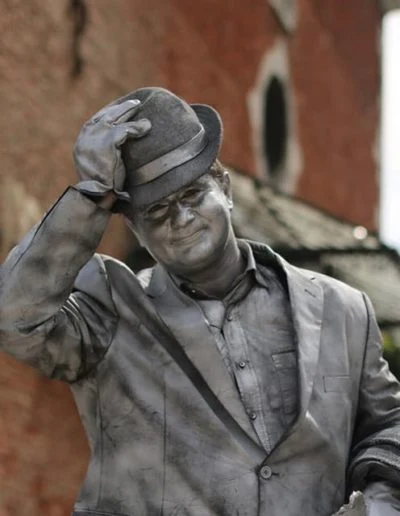 36-statues-en-marche-presse