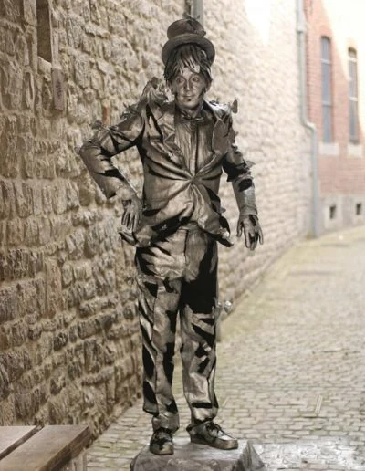 35-statues-en-marche-presse